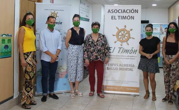 La Casa Consistorial se tiñe de verde pistacho en el Día Mundial de la Salud Mental