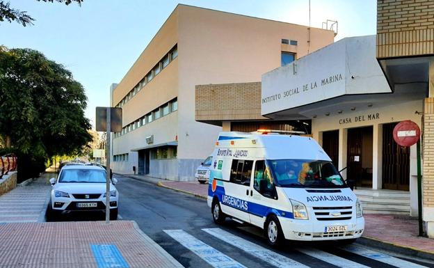 El número de casos activos por coronavirus supera el centenar en Adra