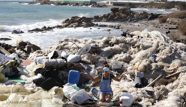 La playa de La Habana se hace viral por los residuos agrícolas que acumula