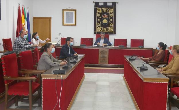 Adra adjudica seis proyectos de obra pública a pequeñas y medianas empresas locales