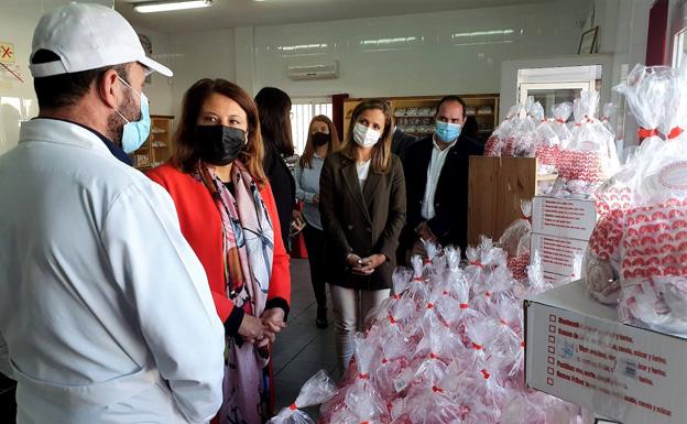 Carmen Crespo pone de relieve la «fama internacional» del mantecado artesanal en Laujar