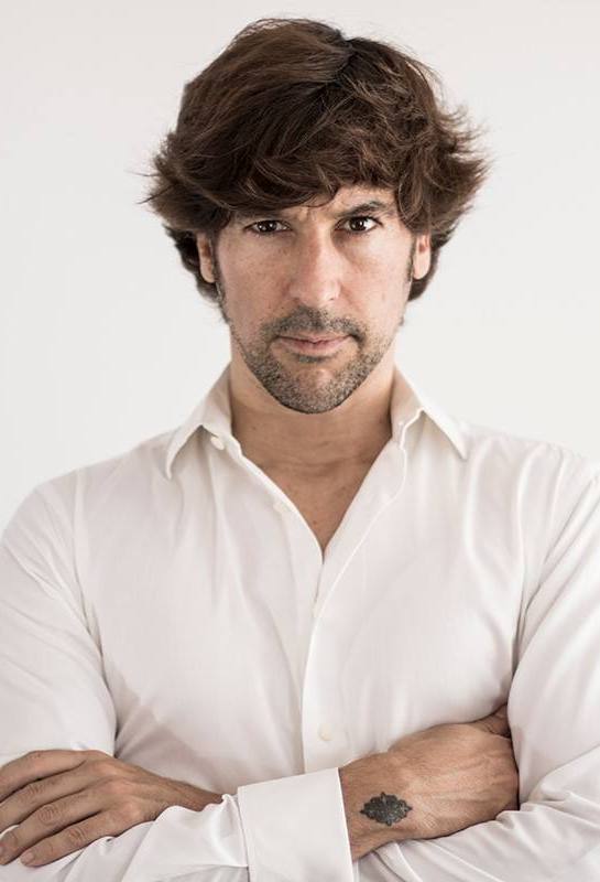 Manuel Lombo presenta en Adra Cantes de Diciembre