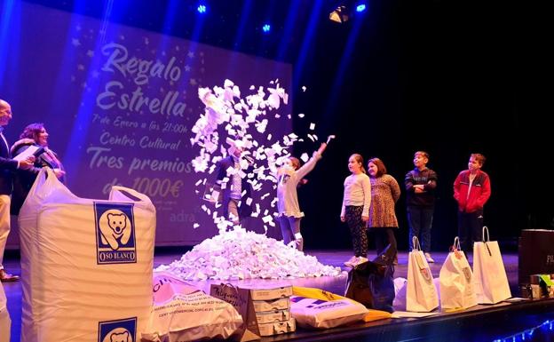 Comprar en Adra esta Navidad esconde premios de 2.000 euros y regalos directos