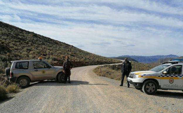 Policía Local de Dalías y Patrulla Rural vigilan de cerca los accesos a la Sierra de Gádor