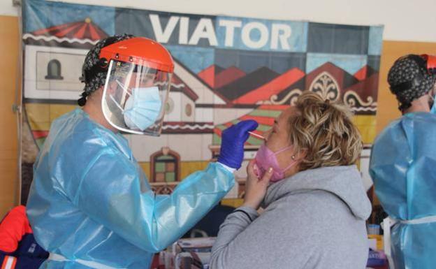 Salud realizará casi un millar de pruebas el viernes en Adra