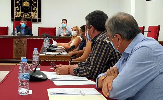 El PSOE de Adra denuncia que se superó el límite de aforo en el último pleno