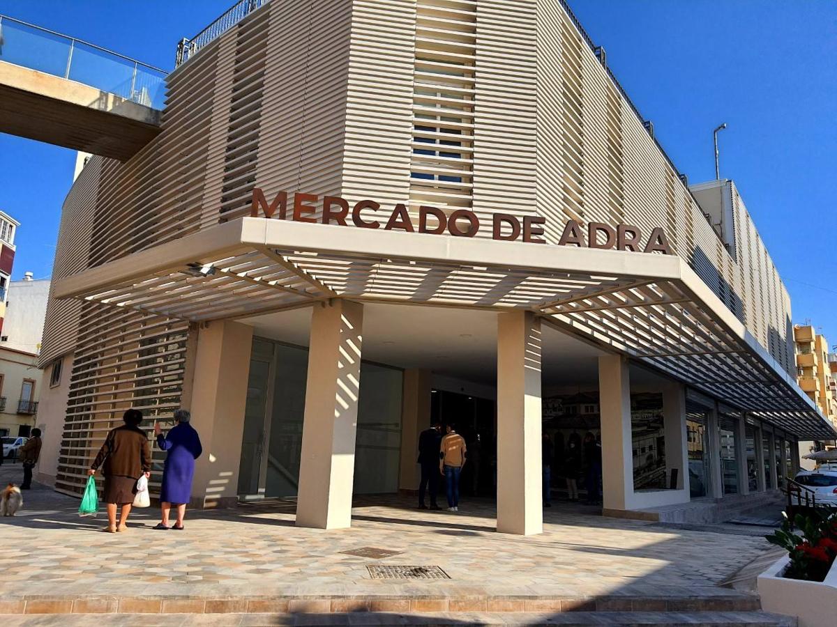 Adra estrena Mercado de Abastos