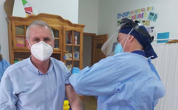 La vacuna contra el coronavirus llega a las residencias de mayores de Fuente Victoria y de Dalías