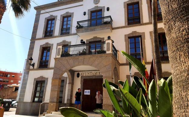 El Ayuntamiento alquila nueve plazas de garaje en la calle Menorca
