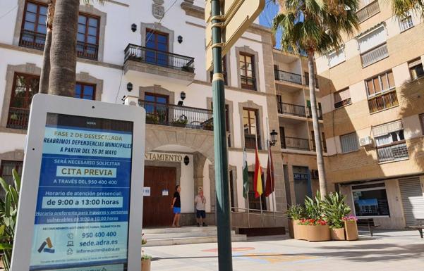 Bronca entre PSOE y PP por la gestión de la pandemia en Adra