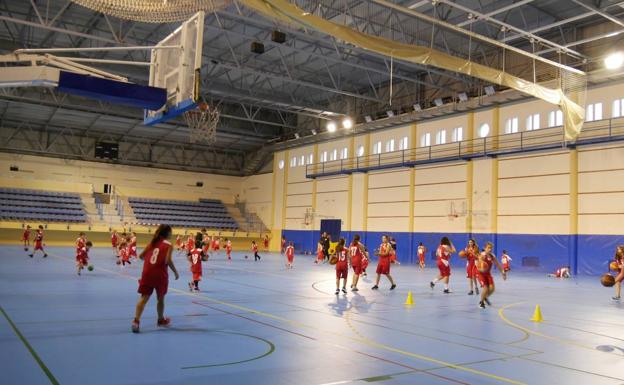 Adjudican un nuevo proyecto para acabar con las goteras en el Pabellón de Deportes de Adra