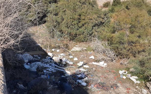 Adra exige una limpieza «en profundidad» de ramblas y caminos