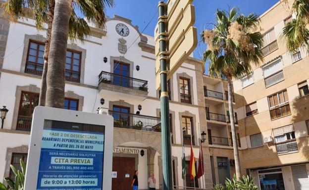 Vox pregunta por el archivo de la querella contra el alcalde de Adra