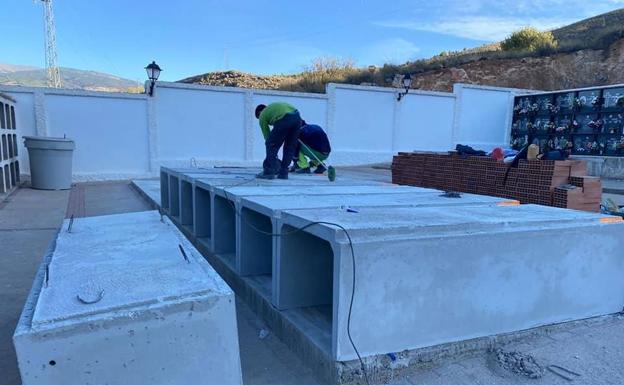 Alcolea incorpora a su cementerio los primeros columbarios