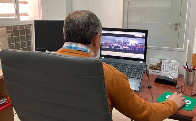 Adra forma a los jóvenes sobre el uso y el abuso de las nuevas tecnologías