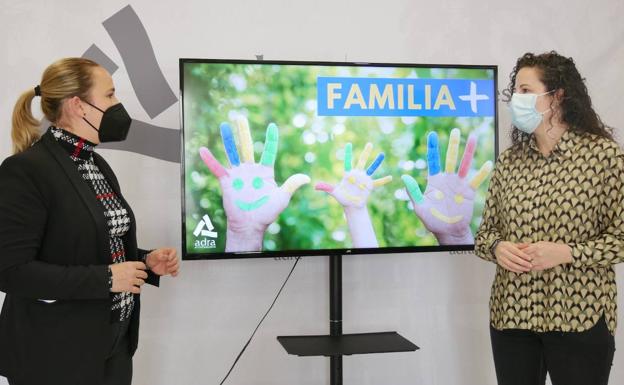 Adra ofrece ayuda a las familias para mejorar las relaciones entre padres e hijos «sin tabús»