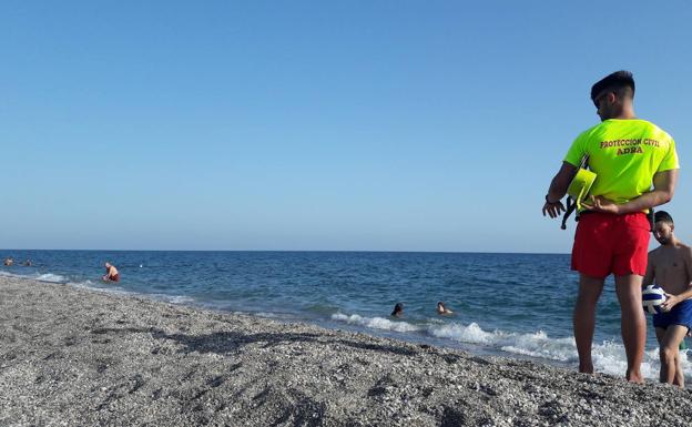 Protección Civil busca voluntarios en Adra y prepara la temporada de playa