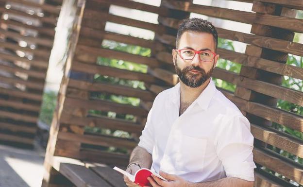 El sexólogo Borja Rodríguez imparte charlas en Adra