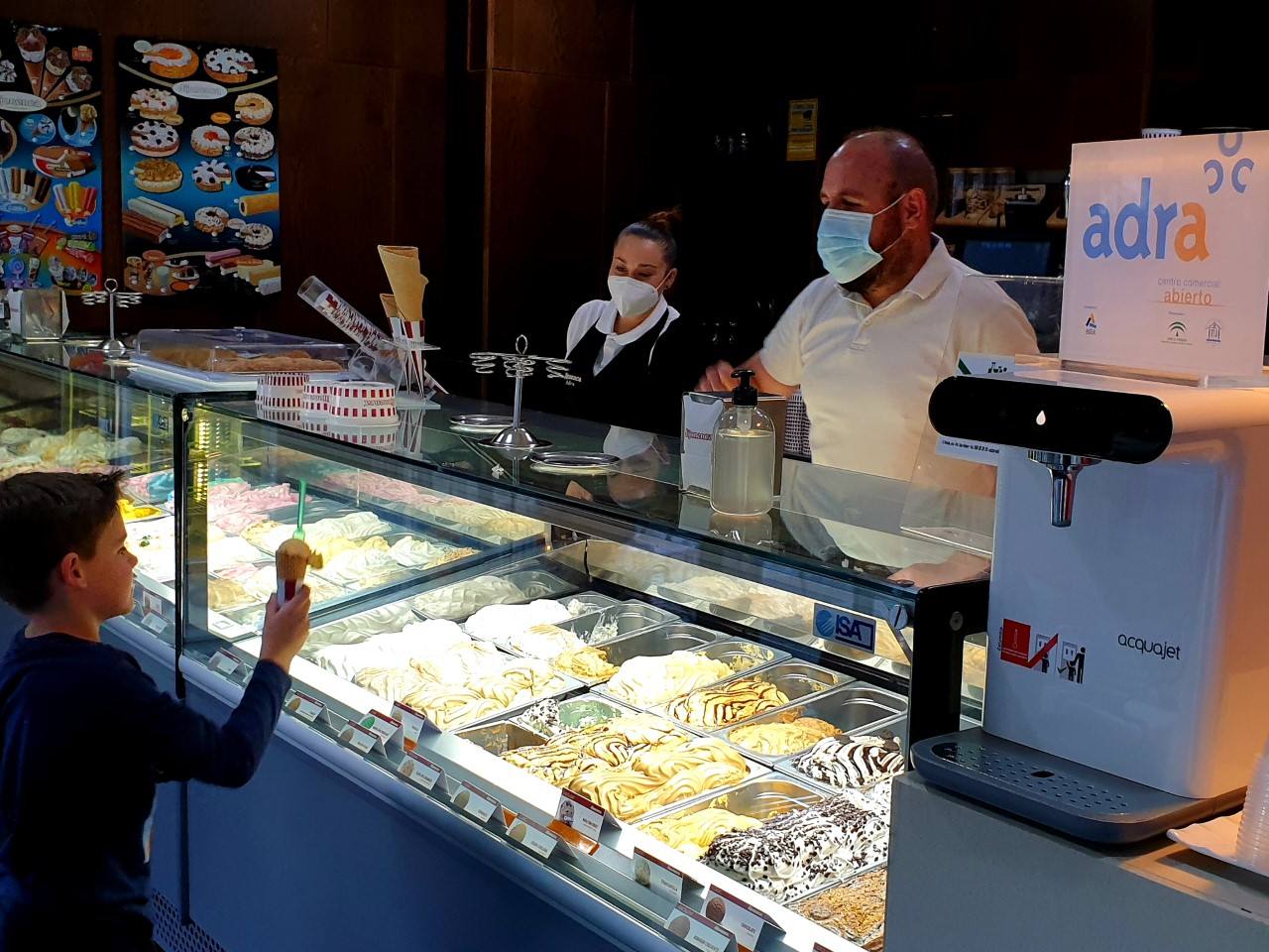 El comercio de Adra recibe la primavera «con esperanza»