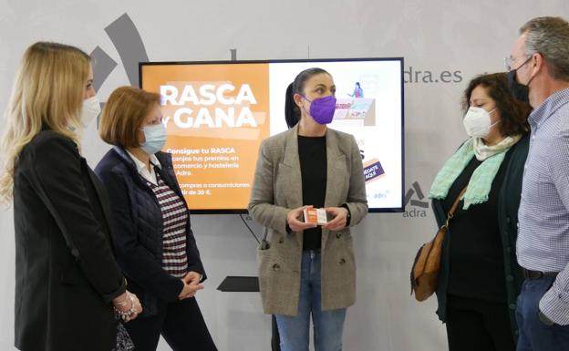 El comercio y la hostelería de Adra premian a sus clientes más fieles