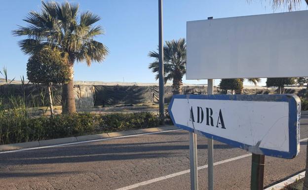Se levanta el cierre perimetral en Adra