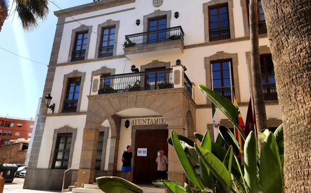 Adra defiende que las parejas de hecho accedan a la pensión de viudedad en igualdad de condiciones