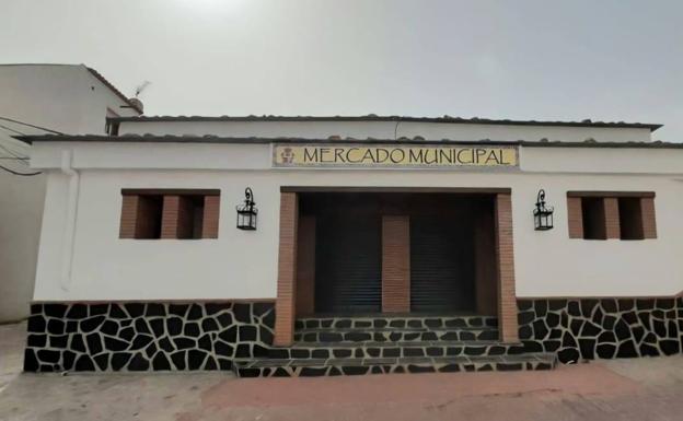 Fondón reinaugura su mercado con puestos libres de tasas