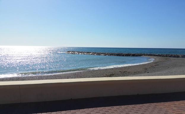 Hallan un cadáver en la playa de El Censo de Adra