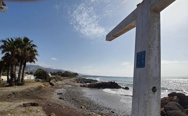 La defensa de la costa de Adra enfrenta a gobierno y oposición