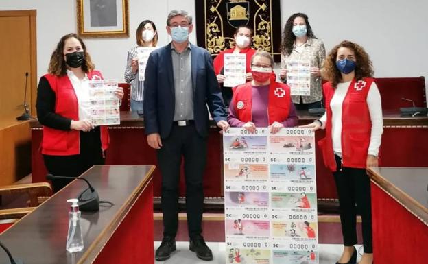Cortés anima a los abderitanos a participar en el Sorteo del Oro