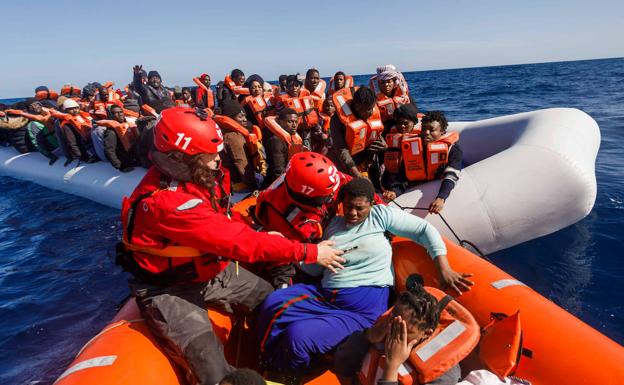 El Aita Mari, el antiguo pesquero vasco que salva vidas en el Mediterráneo