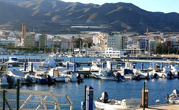 Turismo y mar, un posible nicho de empleo para la mujer de Adra