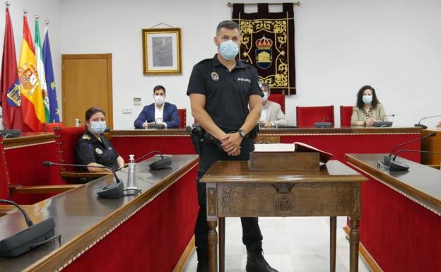 Un agente se incorpora a la plantilla de la Policía Local de Adra