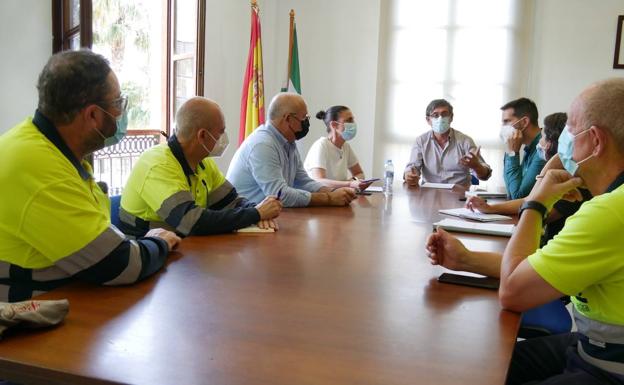 Adra prepara sus playas para inaugurar la temporada de baño el 15 de junio