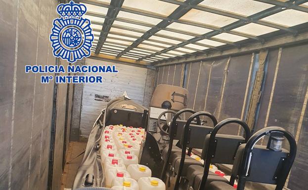 Detenido en Adra un hombre que transportaba una planeadora destinada al tráfico de hachís