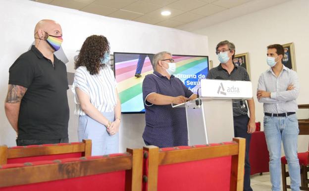 Adra habilita un servicio para el colectivo LGTBI y sus familias