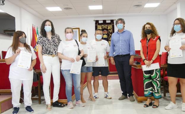 Cruz Roja forma a 15 personas sin empleo de Adra como profesionales de la limpieza