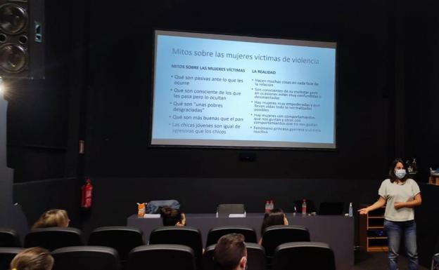 La Policía Local aprende a mejorar la atención que presta a víctimas de violencia de género