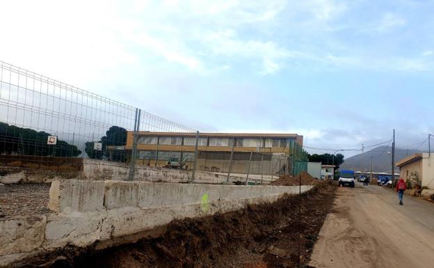 Educación prevé construir un edificio más en el colegio de La Curva para ofertar 570 plazas