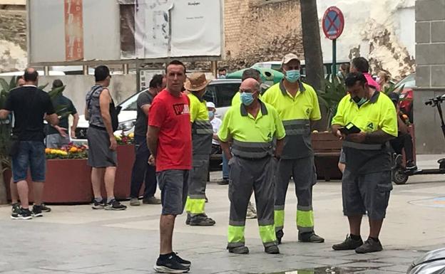 El PSOE secunda las protestas para equiparar el salario de la plantilla municipa