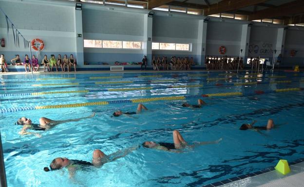 La Piscina acoge una exhibición de natación artística «sin público» que podrá seguirse en redes