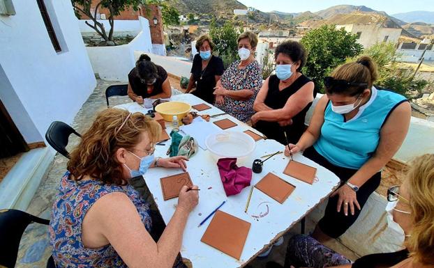 La Alquería 'se pone guapa' de la mano de sus vecinos