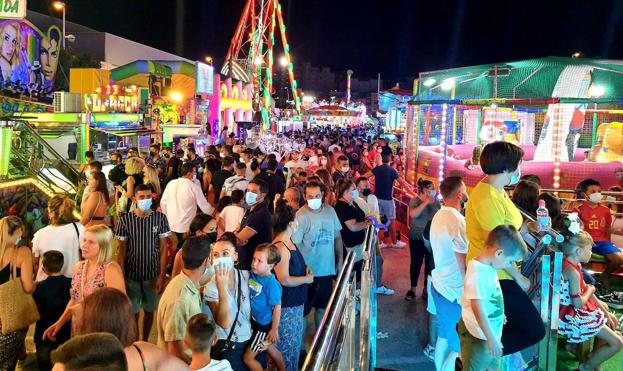 Los niños devuelven la alegría al recinto ferial de Adra