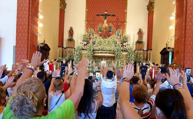 Dalías se cubre de pólvora para celebrar el día grande de su Cristo