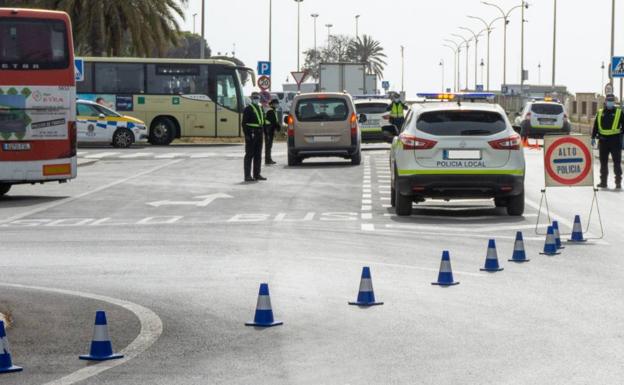 La Policía Local aumenta los controles de tráfico para evitar el consumo de drogas y alcohol