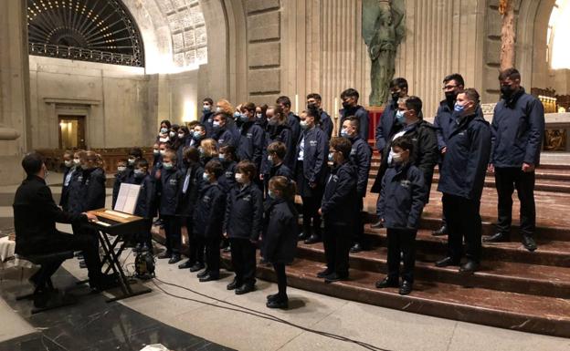 Coro Pedro de Mena: 'ángeles' con mascarilla