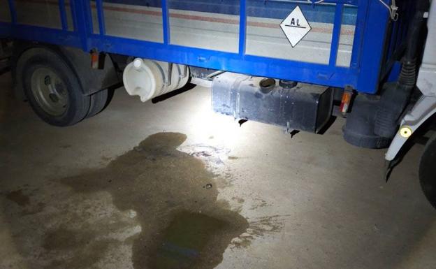 Detenidos cuatro vecinos de El Ejido por robar gasolina de un camión aparcado en Adra