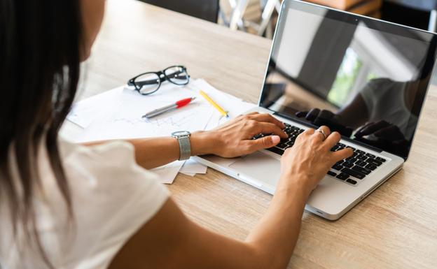 Adra oferta un programa formativo para adultos con 170 cursos a distancia