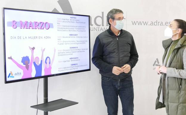 Adra apela a los «desafíos por conquistar» para conmemorar el 8M