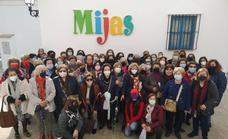 Un grupo de abderitanas celebra el 8M en Mijas y Benalmádena